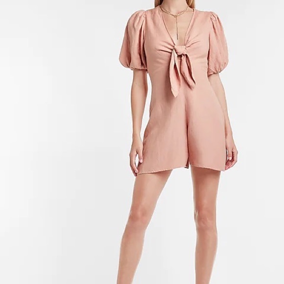 Perfect for summer! Express linen blend tie front, puff sleeve romper - Picture 3 of 4